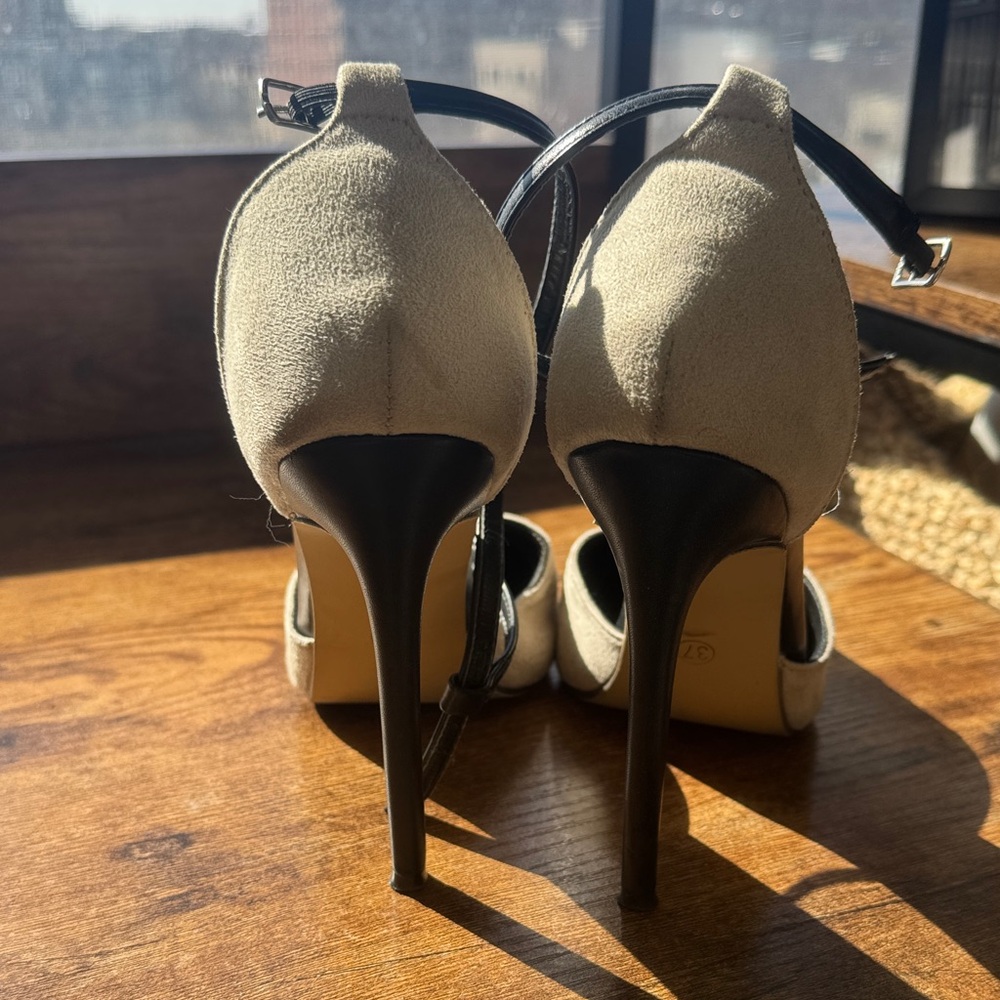 Elegant Black and Cream Women's Heels Pre Loved - Picture 4 of 5